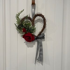 NWOT Valentine’s Day Heart Wreath